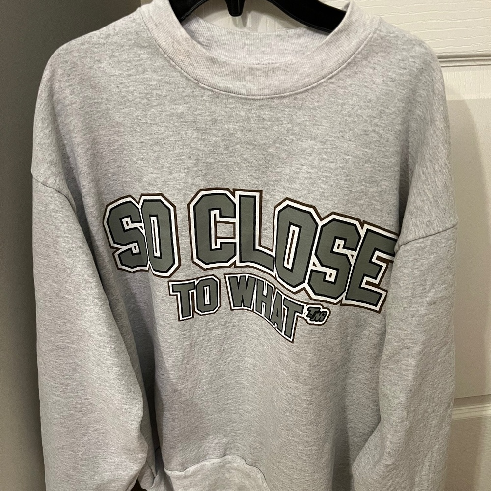 Tate McRae sweatshirt